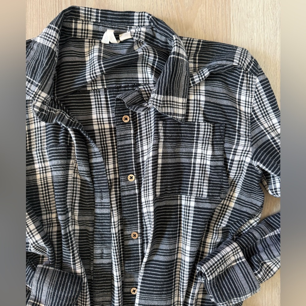 Roxy Black and White Flannel Shirt Small - Picture 2 of 3